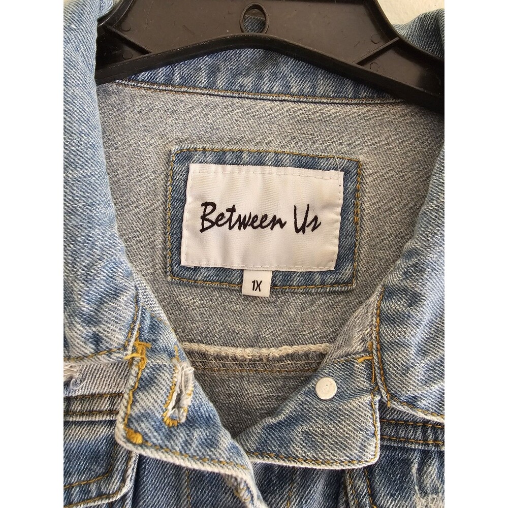 Between Us Distressed Denim Jacket Size 1X With Pockets - Picture 2 of 7